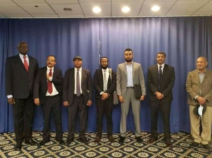 "የዶሮ ጭንቅላት ሲኖርህ፣ ሀገር ጥራጥሬ ትመስልህና ልትቆረጣጥማት ያምርሀል"
                💚💛❤
#NoMore 
#EthiopiaPrevails