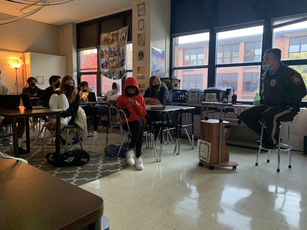 MrsMakowsky's tweet photo. Had a great conversation with @JasonLandherr and Officer Jacobsmeyer today about students due process rights at school! It was very cool to have students questions answered after we explored the court case New Jersey V. TLO. Thanks guys! https://t.co/itaXvqcsF3