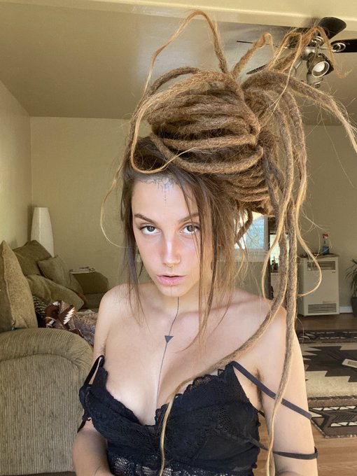 Feeling so cute and sexy ✨ https://t.co/kUbu7SqkZq