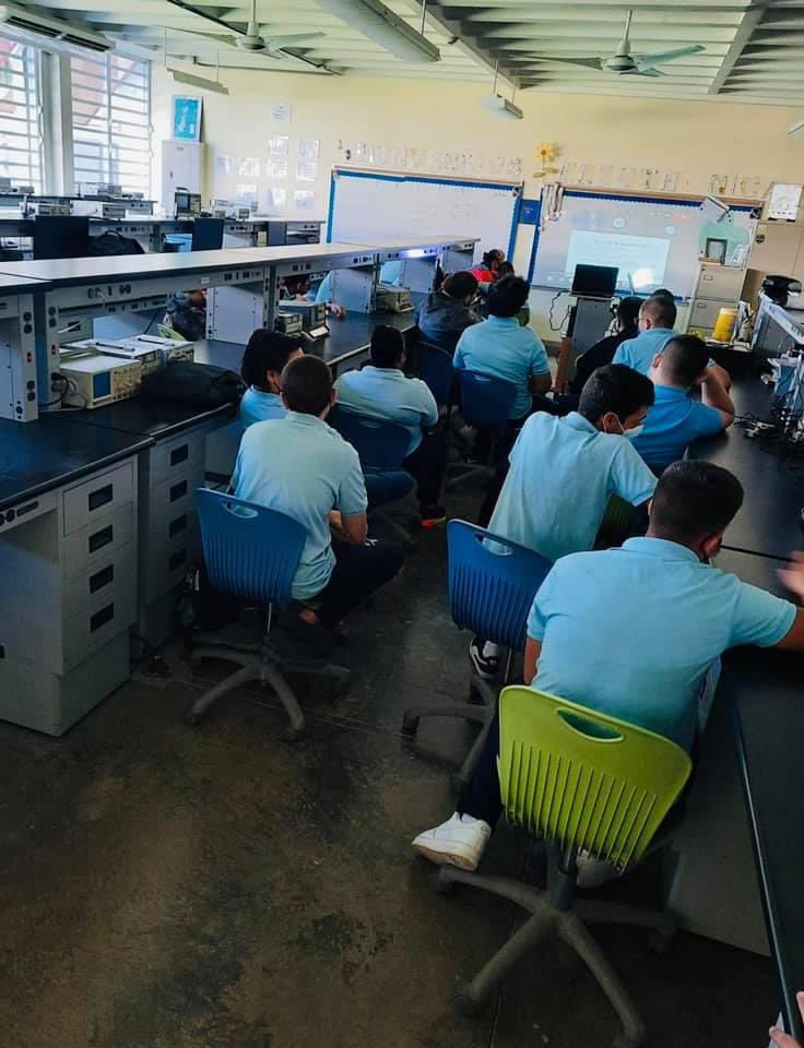aseeuprm's tweet photo. “Cuando tu conocimiento crece, la oportunidad aparece”

Durante el día 2 de noviembre tuvimos nuestra primera orientación para la escuela Lola Rodríguez de Tió con los estudiantes del programa de Pre-Ingenieria. Les presentamos “Importancia sobre las ingenierías”. https://t.co/H9yort2C5l