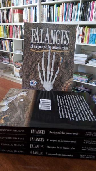 norayhugolibros's tweet photo. Ahora pueden encontrar #Falanges: el enigma de las manos rotas" la segunda #novela 📚 de la #saga de El Prisma en #Magenta Libros de Bv. Schroeder 1229 de Villa Elisa... Gracias a María Estela  ✨🎇🔊‼️ https://t.co/z0Gk7LOMyV⬅️ https://t.co/0Ar7YD7Z6y