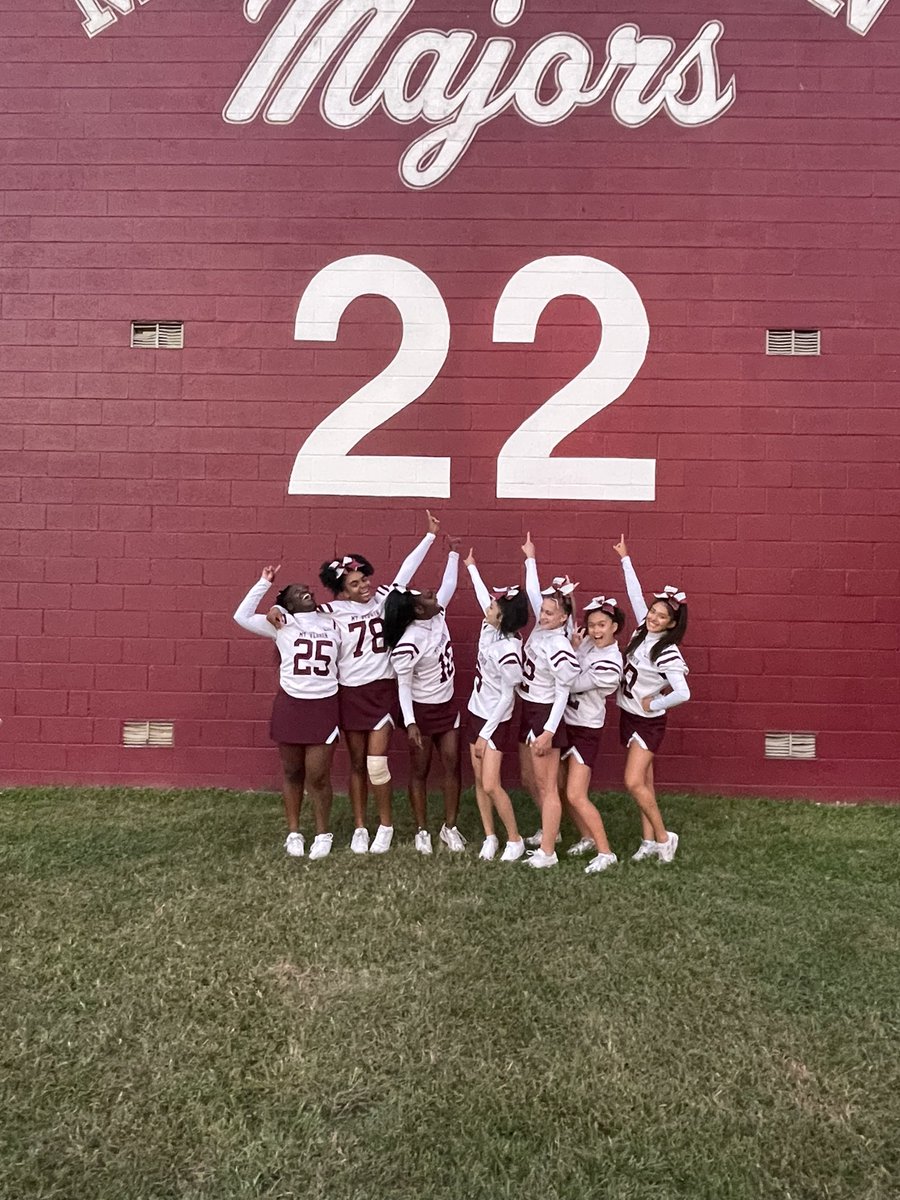 MVCoachCourtney's tweet photo. Come show our seniors some ❤️#majorcheer #SeniorNight #ClassOf2022 https://t.co/2Un3RrngH1