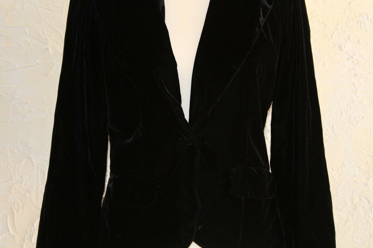 Wisdom_Lane's tweet image. Collectible STUDIO Y Ladies Black Velour Long Sleeve Jacket Or Coat With Button Front Size Large tuppu.net/48304ae8 #WisdomLane #Etsy #ButtonFront