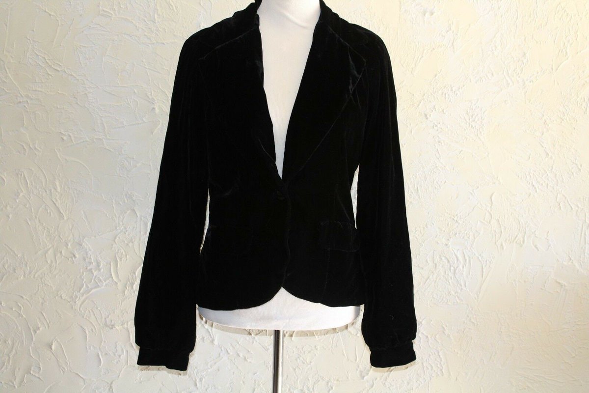 Wisdom_Lane's tweet image. Collectible STUDIO Y Ladies Black Velour Long Sleeve Jacket Or Coat With Button Front Size Large tuppu.net/48304ae8 #WisdomLane #Etsy #ButtonFront