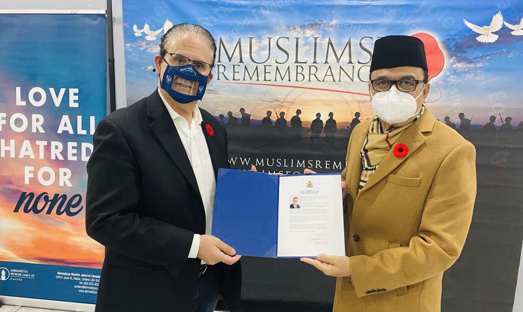 RudyCuzzetto's tweet photo. Honoured to join @AMJMississauga this afternoon for a Remembrance Ceremony at the Bait-ul Hamd Mosque, marking both the 11th year of @MFR_Canada, and the 100th anniversary of the @RoyalCdnLegion’s annual poppy campaign. #MississaugaLakeshore #MuslimsForRemembrance #LestWeForget https://t.co/sAKU5rETOb