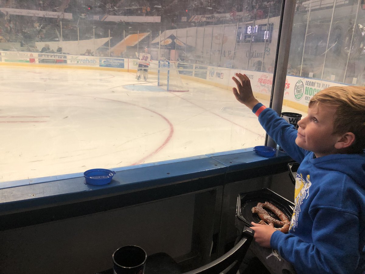 WTDriscollIV's tweet photo. #PuckNight with the @NorfolkAdmirals
#MilitaryAppreciationNight with the #TopGun themed jerseys! https://t.co/x5VpAATKhf