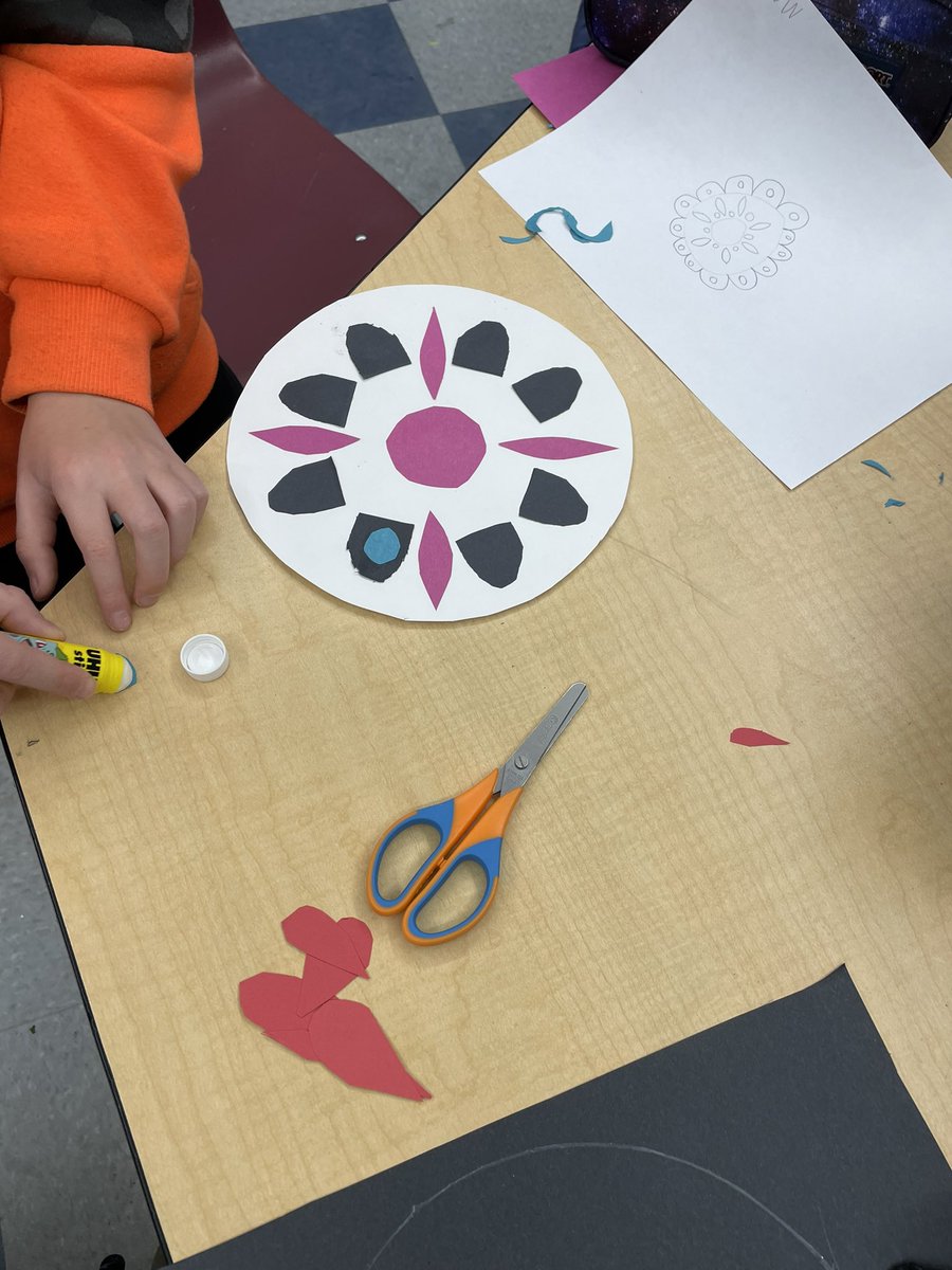 danielleramen's tweet photo. @DRamen03 @newwestschools @QueenElizSchool We were inspired by your class so we also made some Rangoli designs as well!! Happy #Diwali  🪔 https://t.co/vSuk4BEXSl