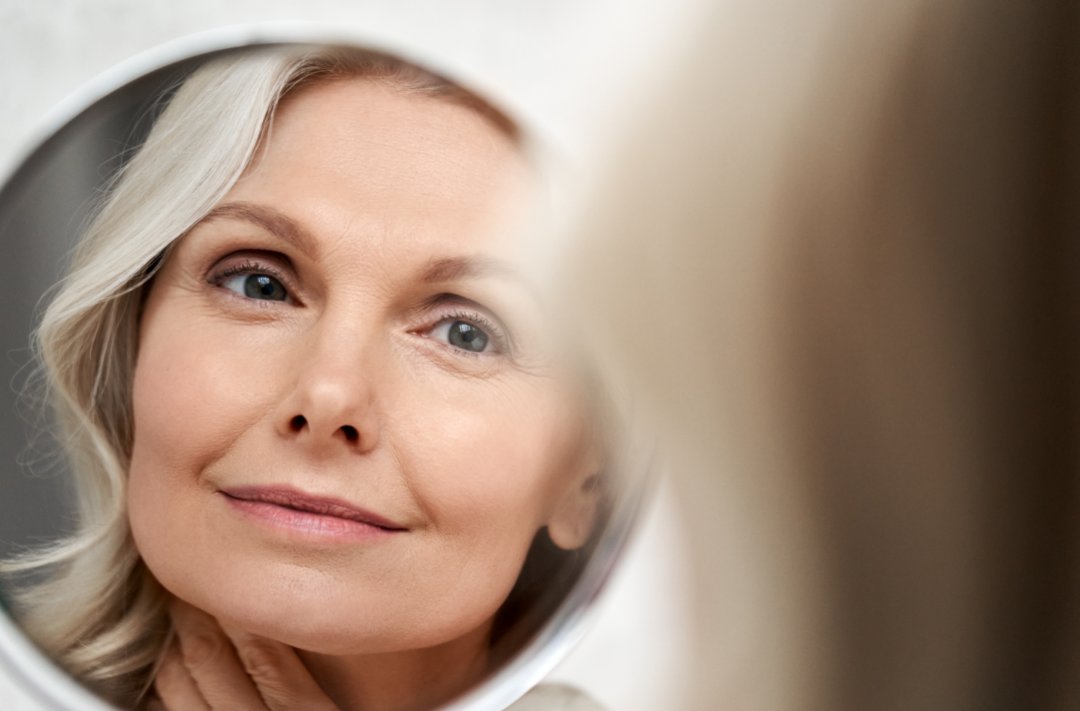 MatchMyMakeup's tweet photo. Smokey eye and highlighter on people over fifty? We say yes - find out why; https://t.co/9wPqQLVCI0 https://t.co/SngLtT3tUp