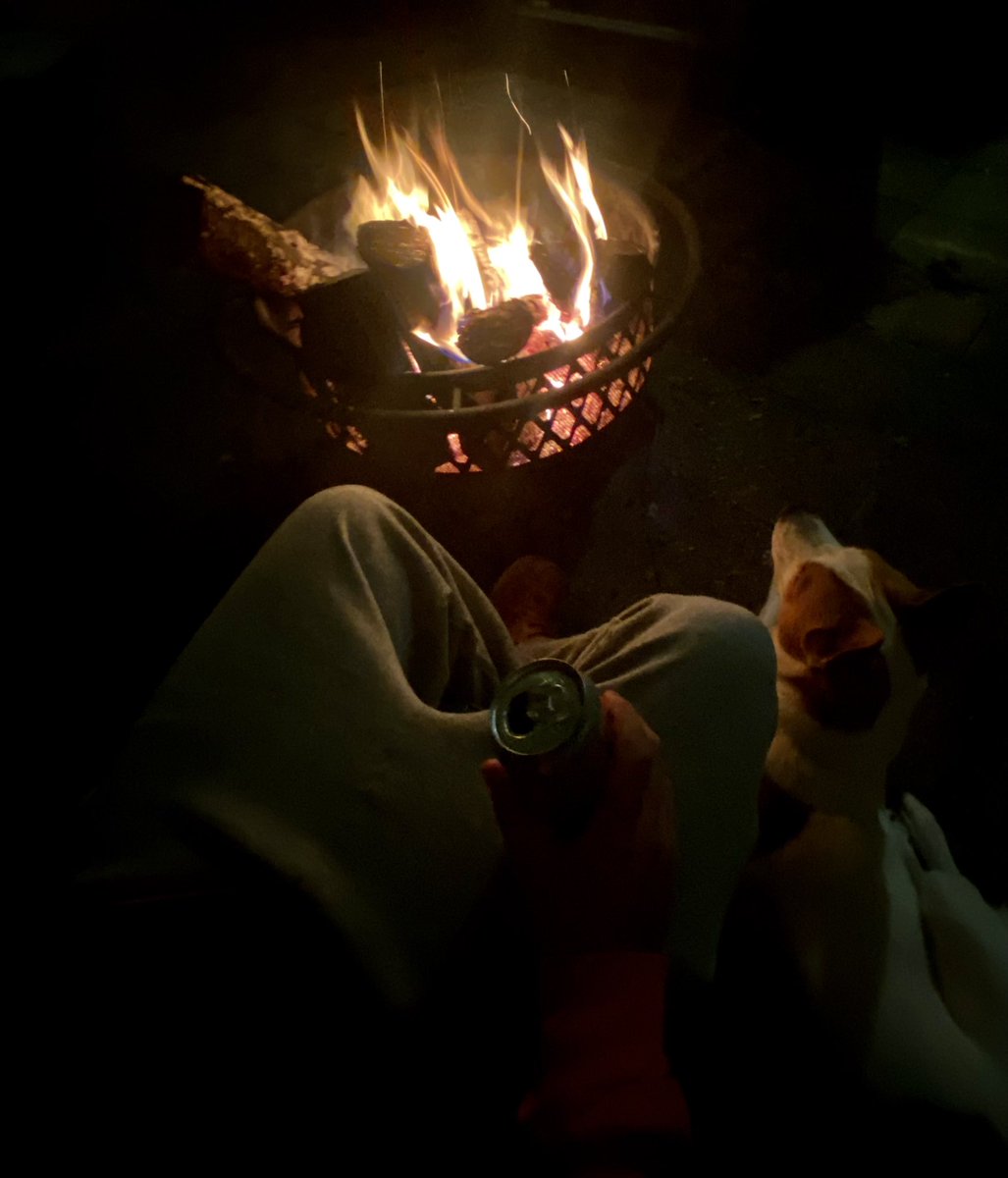 MrDanielJGraham's tweet photo. Sitting by the fire listening to Etta James covers. At last. https://t.co/5oq6ASmKGE