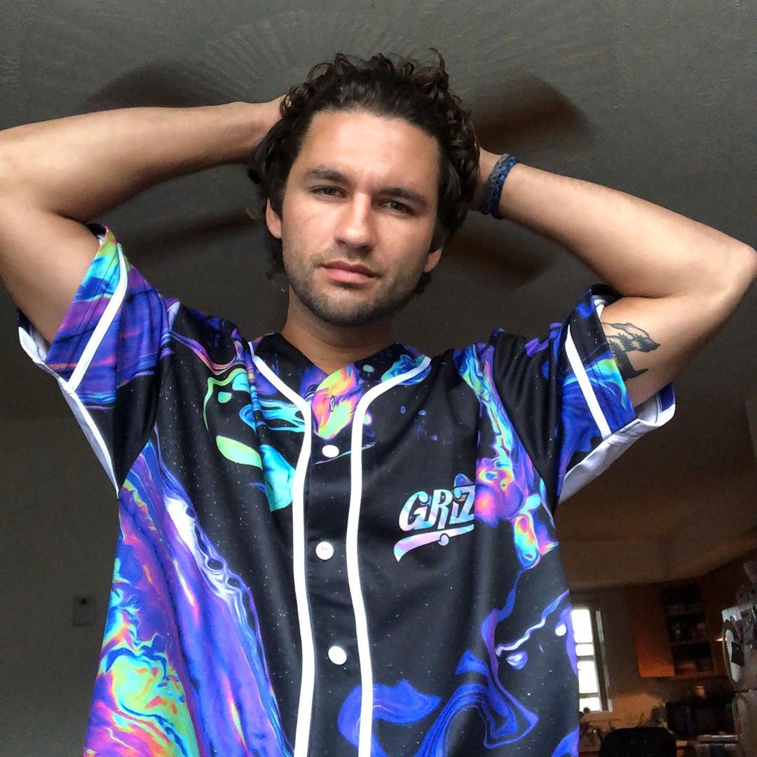 PluRfection's tweet photo. Flutter everyone's hearts in our unique Rave Jerseys🦋 Link in bio to shop/Customize yours 💜
#festivalmusic #ravemusic #personalisedprint #raveoutfits #ravetothegrave
#techhousevibe #raverslife #personalizedshirts #technofamily
 #customcreations #festivallife 
#musicfestival https://t.co/RvP07sbtHW