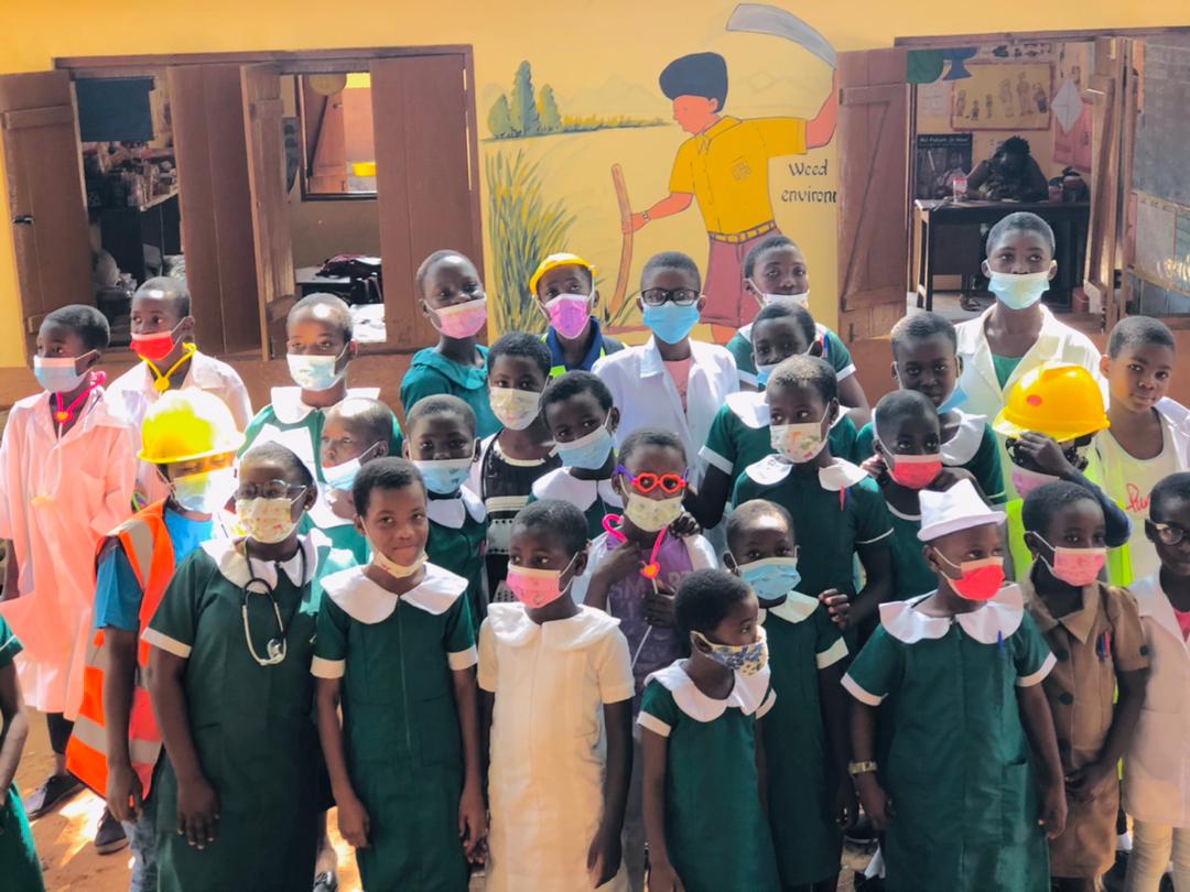 officialdanso1's tweet photo. It was CAREER DAY in Frafraha Basic school earlier today. It was very interesting seeing the youngsters model their dream professions. #OutProgramDiary21 @TTELGhana @gheduservice #education #afrochella #DateRush https://t.co/gZ9ouCc9YK