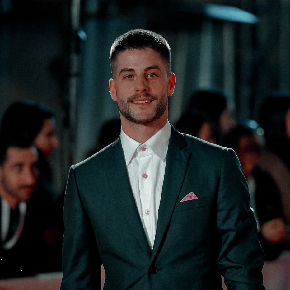 ㅤㅤ
—Baja las escaleras trajeado, había estado preparando esa salida desde hace días, y quería darle una sorpresa aquella noche aunque pareciese que no tenía nada preparado.

Cuando ya estaba listo, la esperó abajo a que ella estuviese lista—

[ <a href="/CHICAELXCTRICA/">𝐈𝐫𝐢𝐬.</a> ]
ㅤㅤ