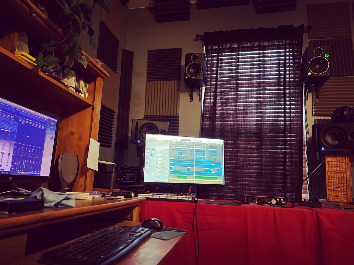 tonyandrewsmusi's tweet photo. A little mixingβ¦
#dash9music #dash9studio #homestudio #logicprox #focusrite #shuremicrophones #akgmicrophones #mxlmics #kammicrophones #martinguitar #martinguitars #elixirstrings #lespaul #epiphone #marshallamps #apple #rock #guitar #producer @MartinGuitar @Apple @Epiphone https://t.co/ElOuHl0FOI