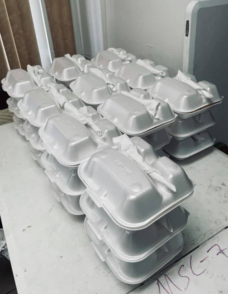 aseeuprm's tweet photo. “Porque ayudar al que lo necesita no sólo es parte del deber, sino también de la felicidad”.El pasado 16 de octubre tuvimos una entrega de almuerzos para deambulantes como actividad de servicio comunitario. ¡Muchas gracias a todos los miembros por formar parte de esta iniciativa! https://t.co/rUfDpl1yOi