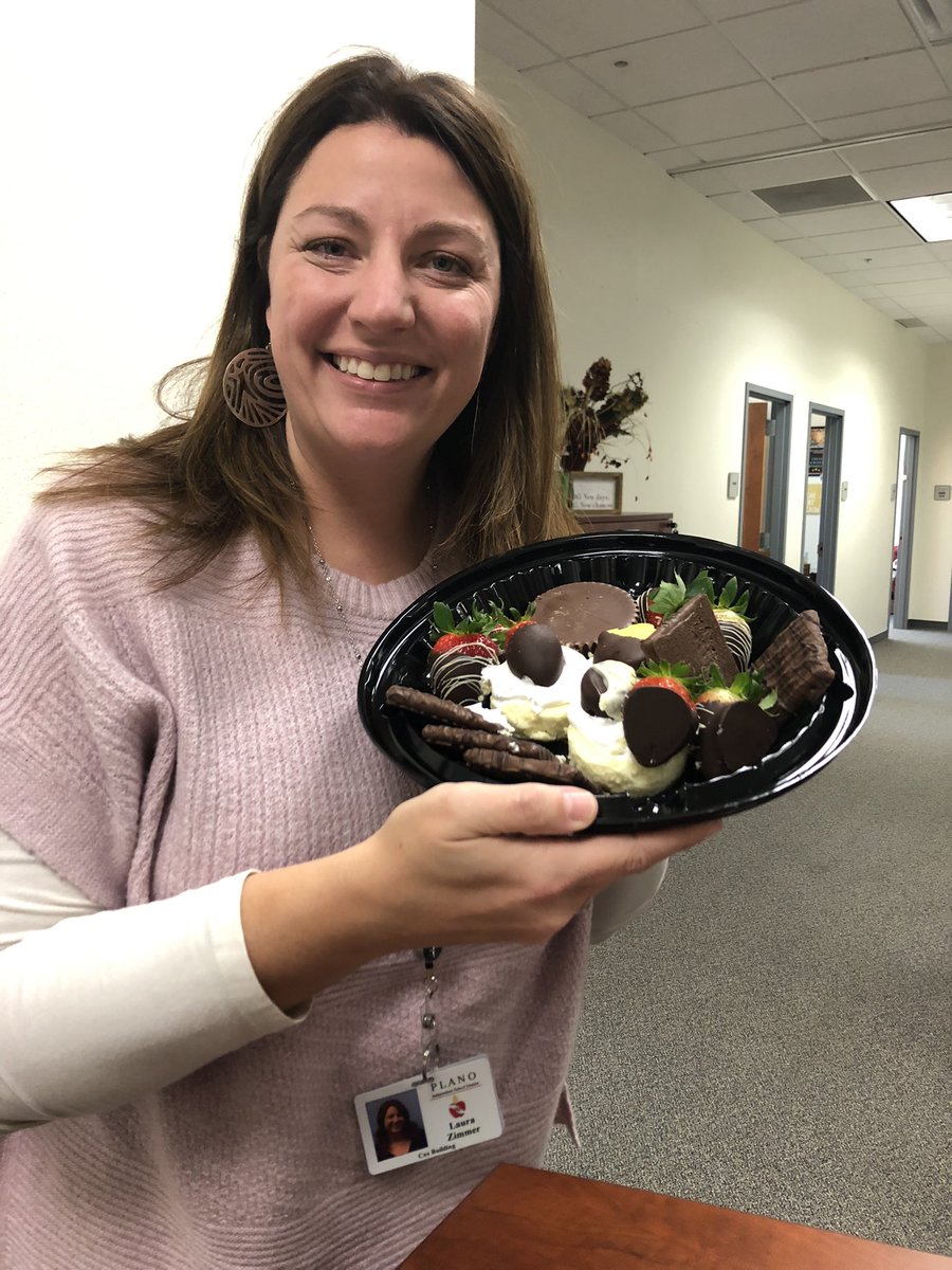 Planocounselors's tweet photo. Elementary counselors celebrating @TheLauraZimmer for being selected as the @LSSSCA1 School Counselor Supervisor of the year! #planoproud #dedicatedtocaring https://t.co/aPKGqq07g4