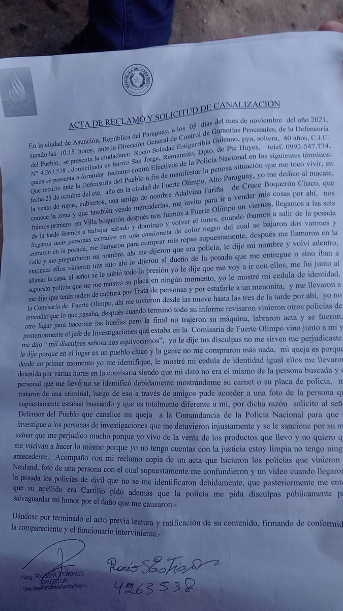 winfopy's tweet photo. [DENUNCIA]. Rocío Estigarribia presenta denuncia ante la @DefensoriaPy  por su detención irregular por efectivos policial @RRPPpoliciapy de Alto Paraguay, donde la detuvieron por más de 5 horas por una "equivocación" está detención fue viral en redes sociales. ➡️⬇️⬇️⬇️ Hilo https://t.co/34aervw94q