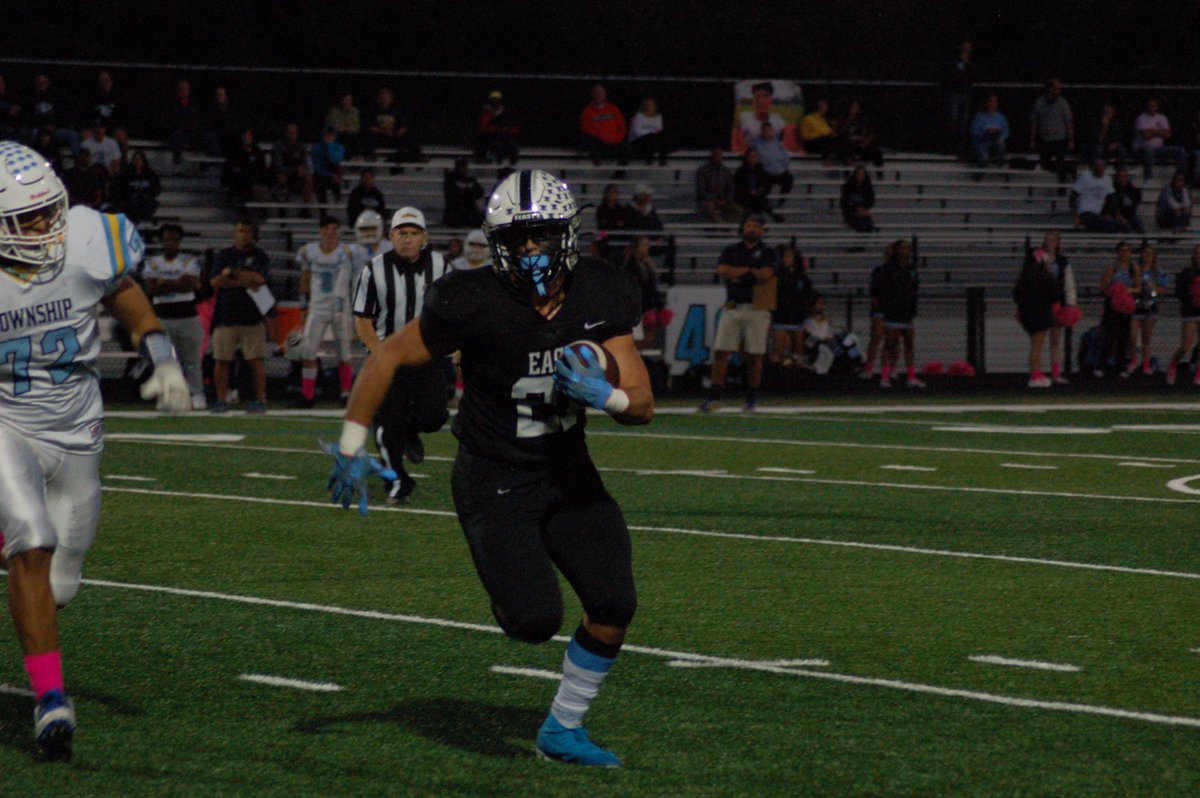 NICK MEDINA SENIOR SEASON STATS🃏:
- 556 Rushing Yards
- 4 Rushing Touchdowns
- 2 Receptions 31 Yds
- 45 Tackles
- 25 Solo Tackles
- 1 Sack
- 5 TFL
- 2 Fumble Recoveries
- 1 Defensive Touchdown