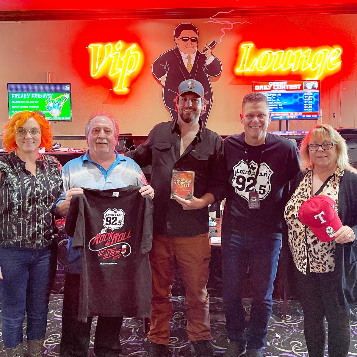 LoneStar925's tweet photo. Join @jeffknet and the Lonestar Crew at @fatdaddyslive for another Bring In The Weekend Party live broadcast, now til 7pm. Great food, drink specials, and you could win some Lonestar goodies! We’ll see ya here soon. #BITWP https://t.co/vadYSC8md2