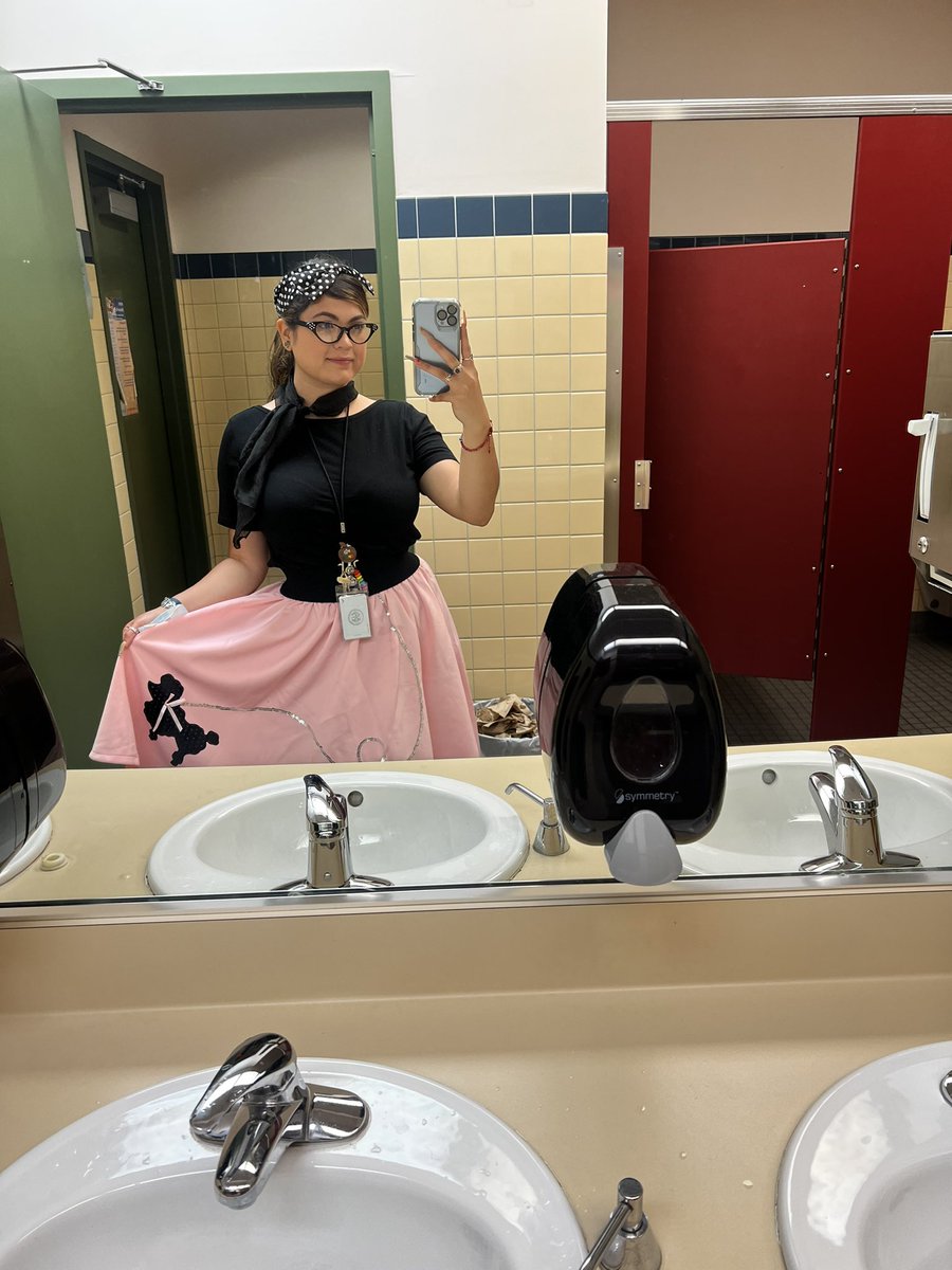 Ms. Sanchez tweet media