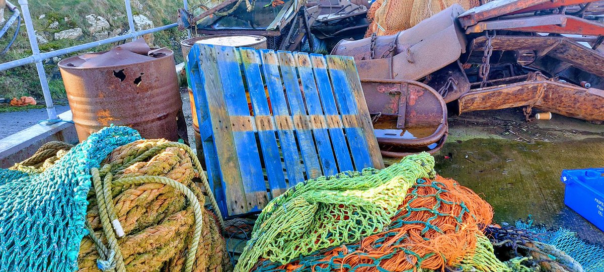 Hi <a href="/DC_FanPage/">Deadliest Catch Fans</a> <a href="/DeadliestCatch/">Deadliest Catch</a> would love a retweet. Hoping you folks like my original paintings depicting a mix of #Irish Crab, Lobster &amp; Prawn fishing trawlers. The canvas' are made from reclaimed and #upcycled pallet timbers that come from vessels like these. 🦐🦀🇮🇪