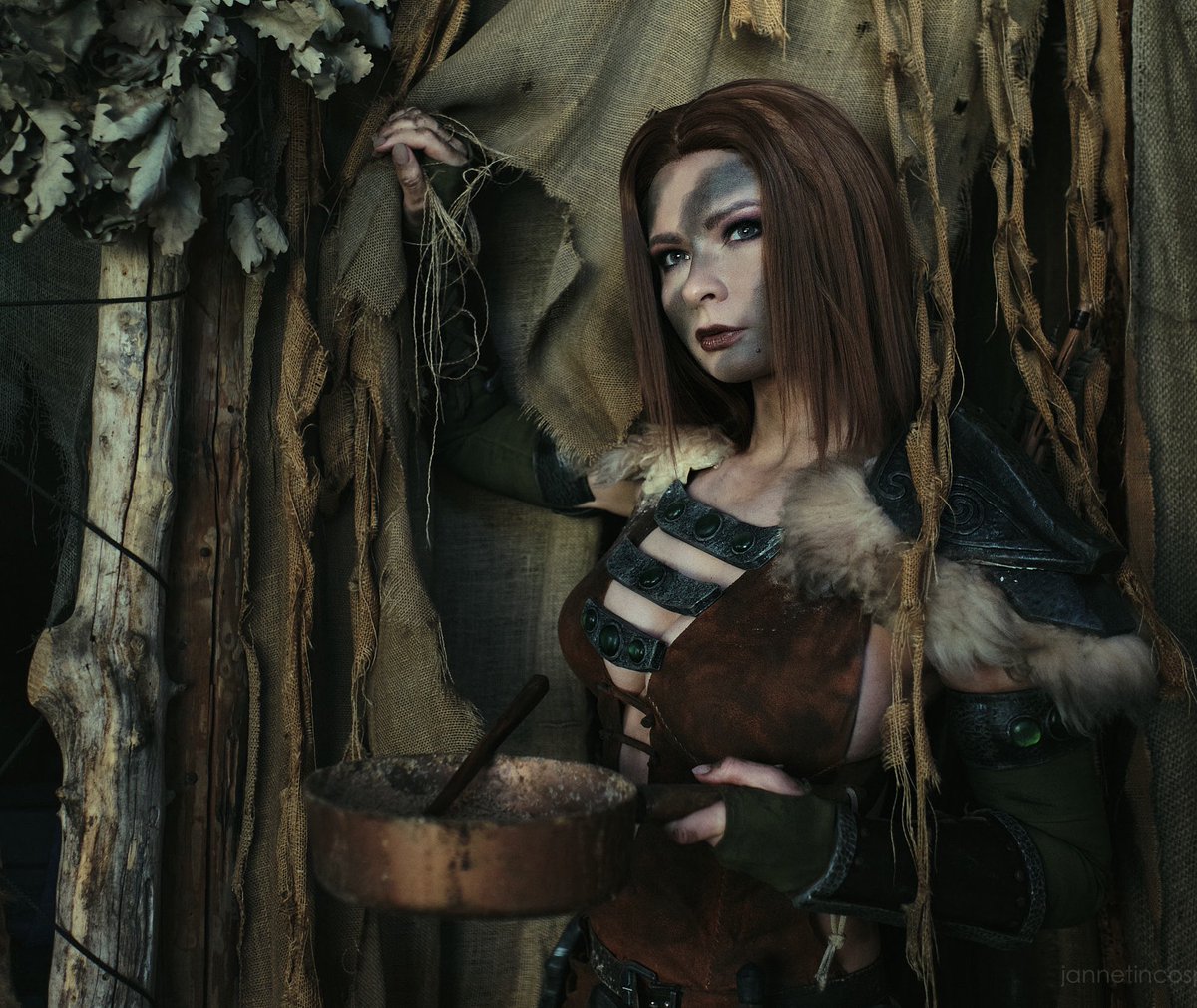 JannetIncosplay's tweet photo. Who says a wife can’t be strong and cook delicious at the same time? ;D 
My Aela is the best proof of that combination 😚 
Are you waiting for the almost new “Skyrim Anniversary Edition” to marry her again? ☺️

#Aelathehuntress #Skyrim https://t.co/EWdjN0RYOA