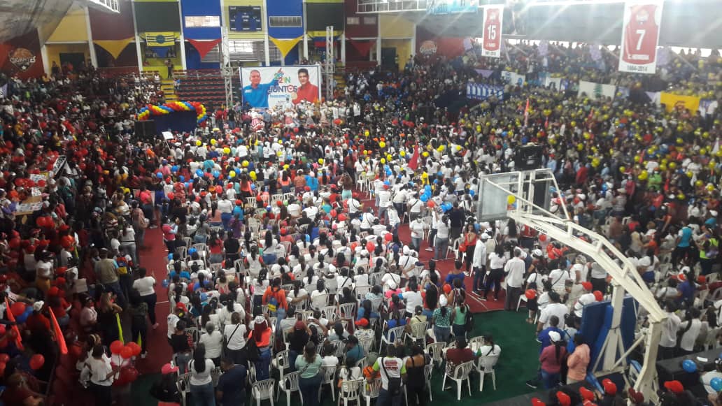 OviedoPSUV's tweet photo. (1/4) Lo que se respiró hoy en el gimnasio Hermanas González, fue amor del bueno de parte de las mujeres guayanesas.

#BienvenidosALaFilven2021
#VamosCiudadGuayana https://t.co/XRL3dVE91D