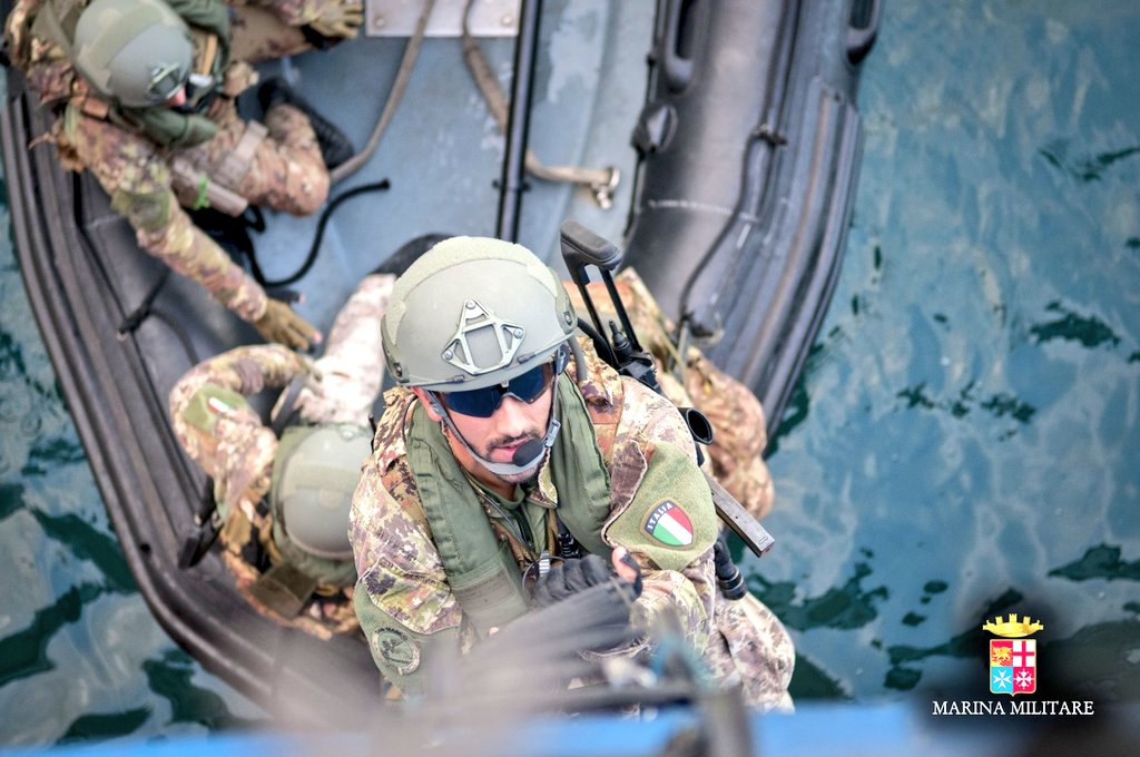 FlMichele69's tweet photo. #BoardingTeam #SanMarcoBrigade🇮🇹
@ItalianNavy🇮🇹 https://t.co/DnmcSRZGcU