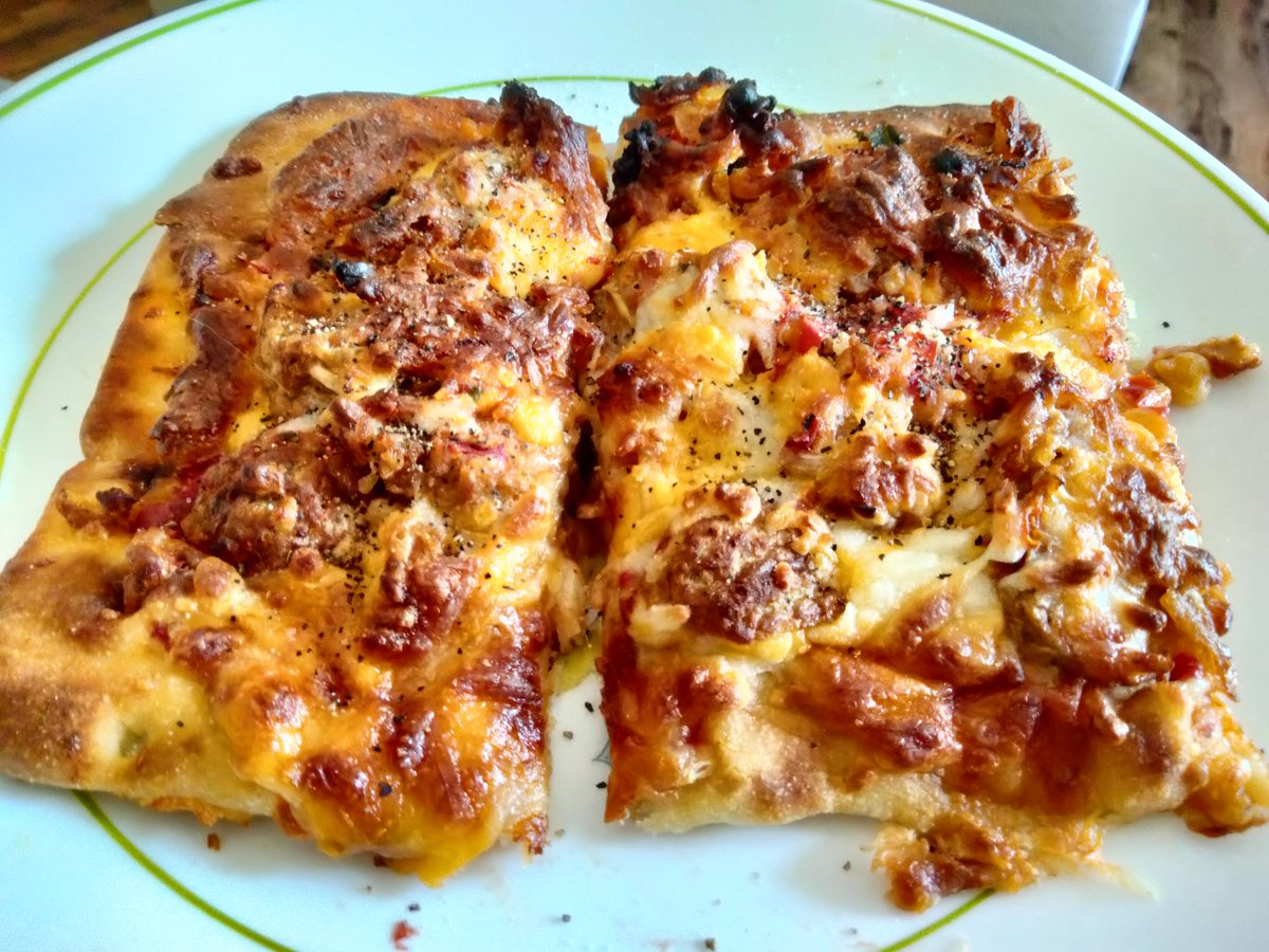 ColtsTubaGuy's tweet photo. #FlatbreadFriday
#pizza
#pizzalover https://t.co/qpVQxwNOTt
