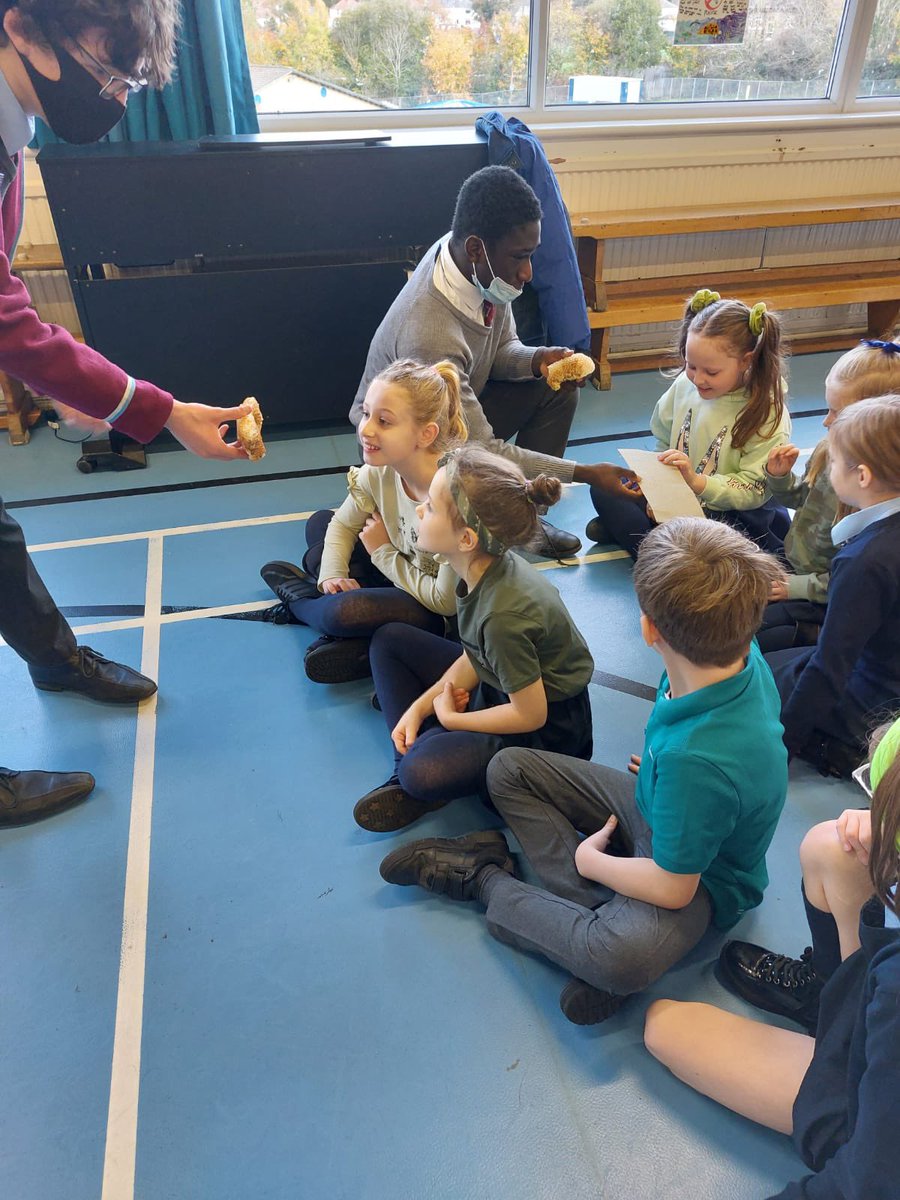 stniniansbio's tweet photo. Fantastic experience for our @stninianshigh beekeepers as they visited @OLM_Primary today to tell the pupils about the beekeeping course and explain the importance of bees as pollinators #WorkingTogether #YoungPeople @BeeologyEd @RoyalSocBio 🐝 #CreatingaBuzz #COP26 https://t.co/Y7lk4F3EyN