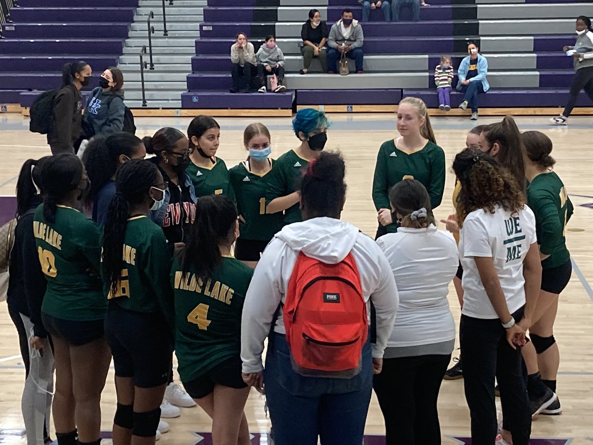 hcpss_wlhs's tweet photo. Congratulations to @wildelakevolleyball on a hard fought playoff game! Thank seniors for your 4 years of leadership 💚💛🏐 https://t.co/NpDnDiIgKt