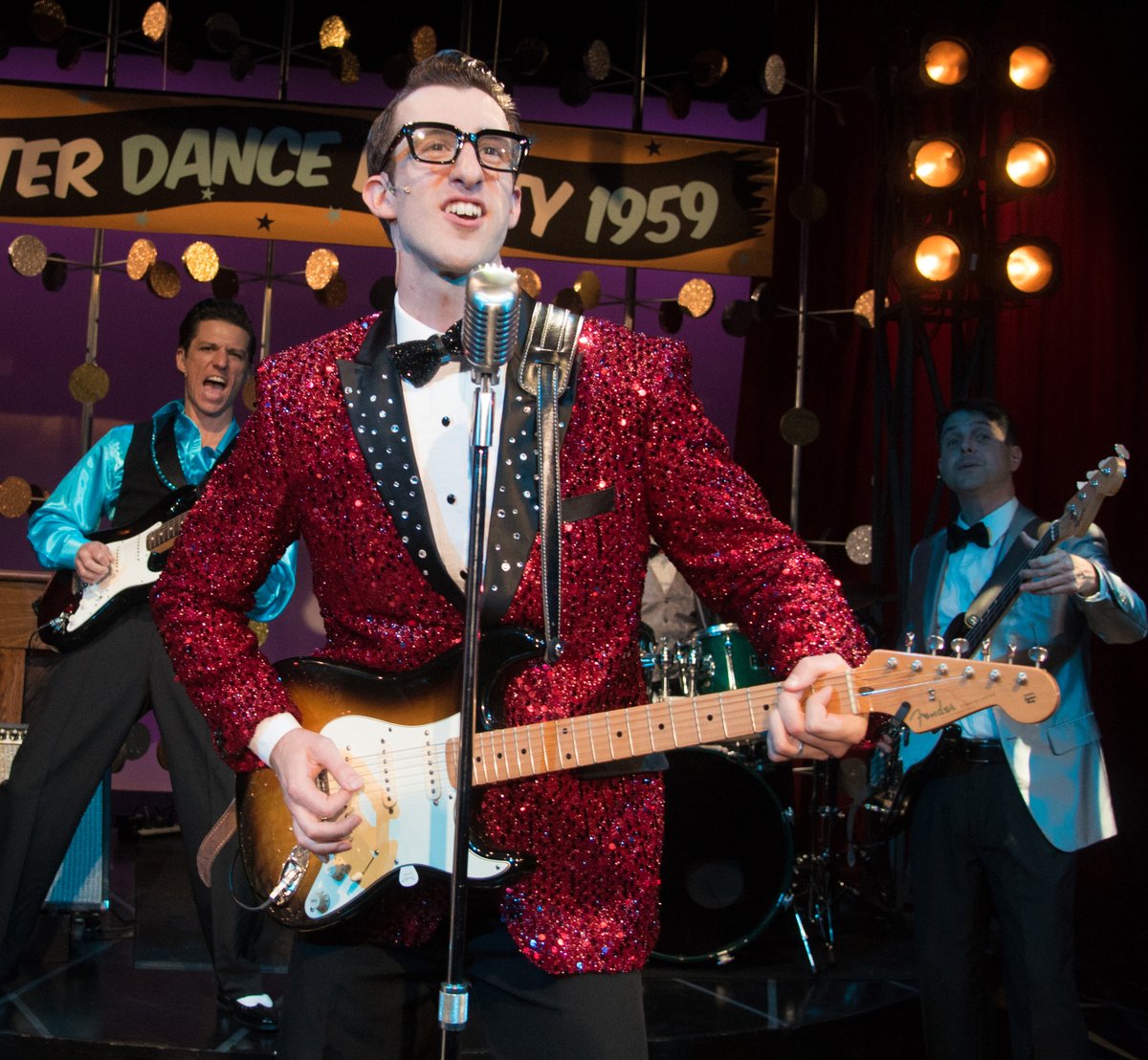 FSTSarasota's tweet photo. Help us wish a big #HappyOpening to the cast and crew of #Buddy: The Buddy Holly Story! Give it up for this team of talented artists! #FSTMainstage https://t.co/YDJFQE71Tn