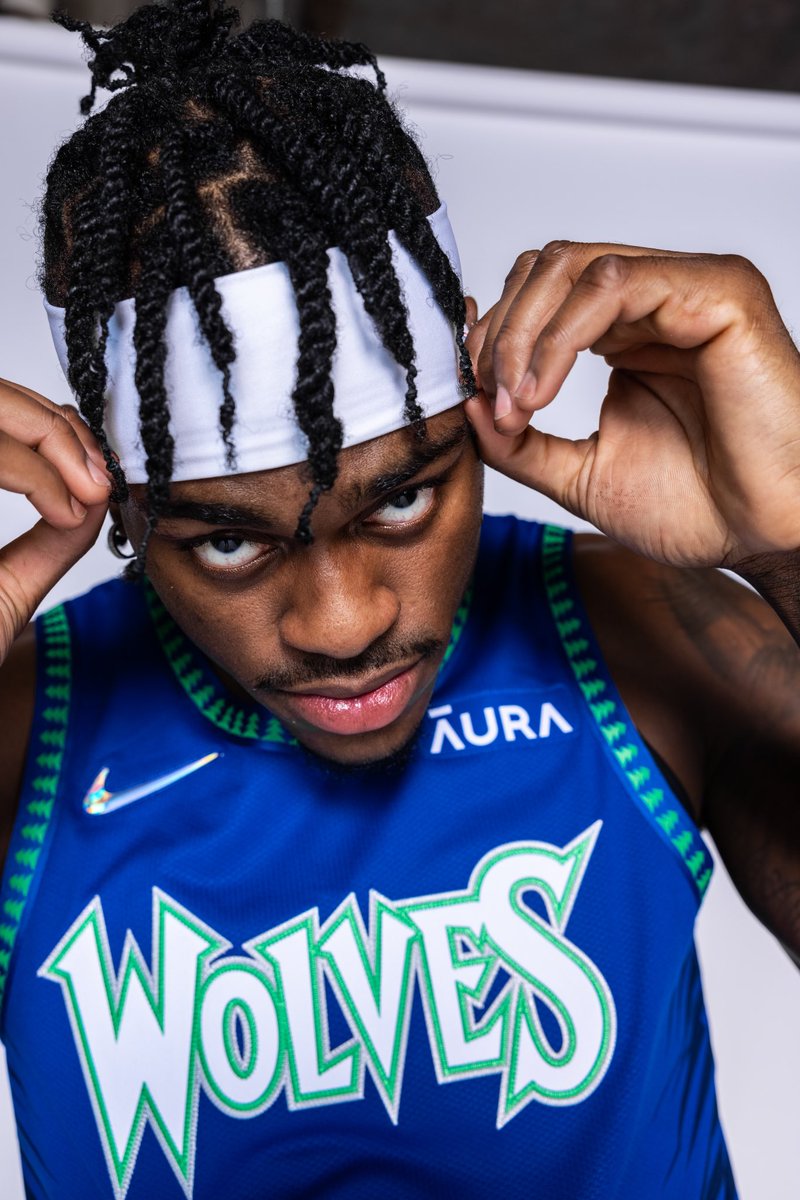 JVando's tweet photo. City Edition🌲🐺 https://t.co/Ma0TPnKyB0