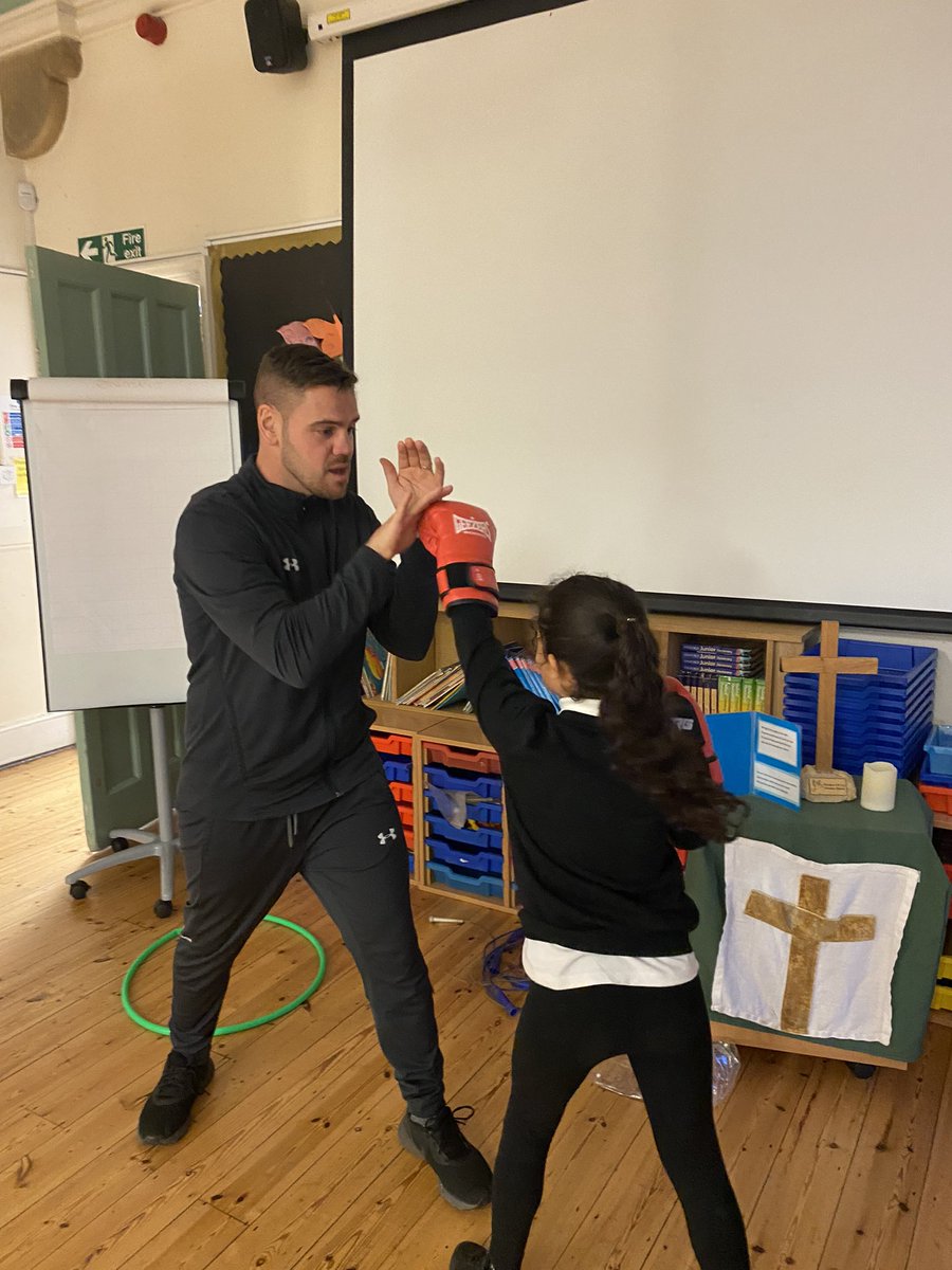 elvedenprimary's tweet photo. Elveden’s after school clubs with @AbcSucceed @attleboroughabc 🥊 https://t.co/mQD1MRglAO