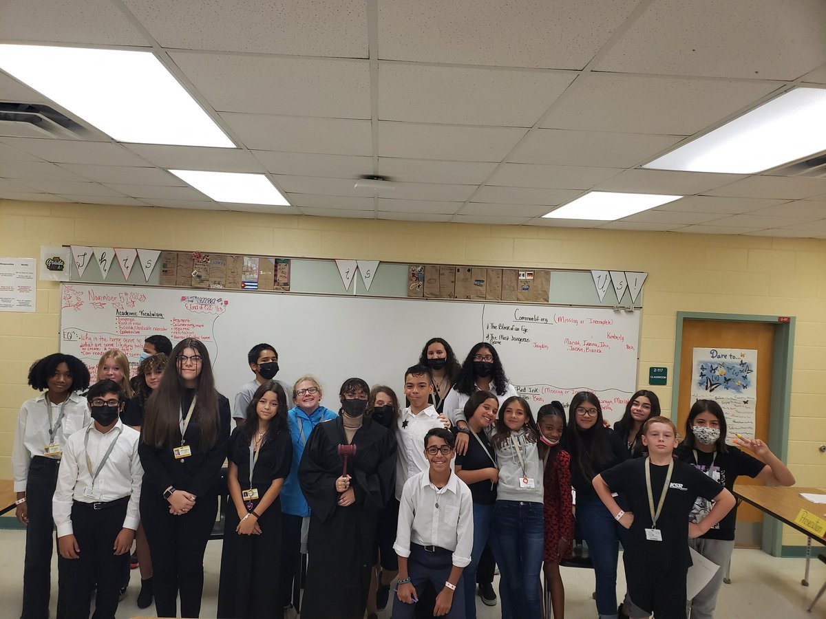 CmsReyes's tweet photo. @CorkscrewMiddle #mocktrial Argumentative writing to life https://t.co/dxJrUoX8rI