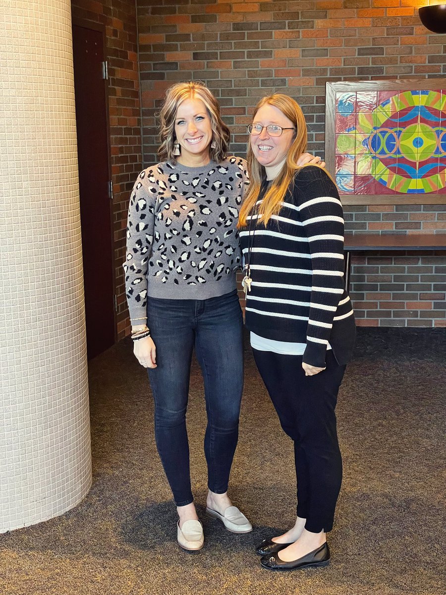 mle_val's tweet photo. Had a great day of Leadership Academy regional professional development and got to see one of my OLE group members! #mola36 https://t.co/jfPLm9Nidg
