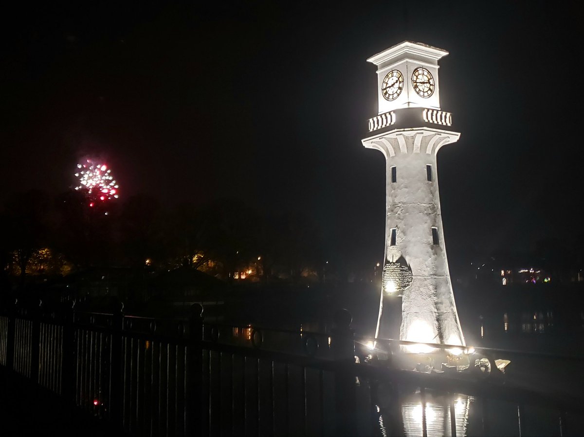 One of the traditions I love the most 🤩🎆🎇🏴󠁧󠁢󠁷󠁬󠁳󠁿
#BonfireNight #cardiff #roath