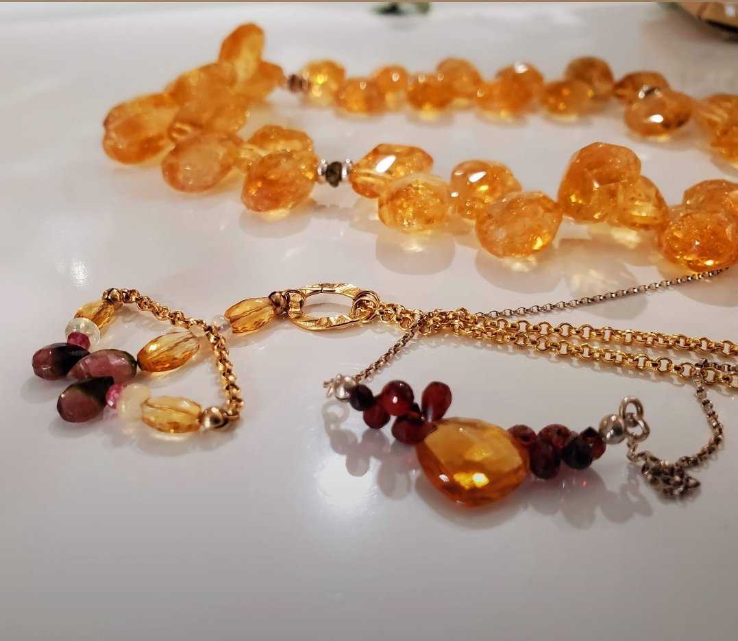 LVagnozzi's tweet photo. 3 properties attributed to Citrine 👇

1. Prosperity 💛
2. Joy💛
3. Effective communication 💛

#jewelrygram #citrine #gemproperties https://t.co/kVOqMa7A6I