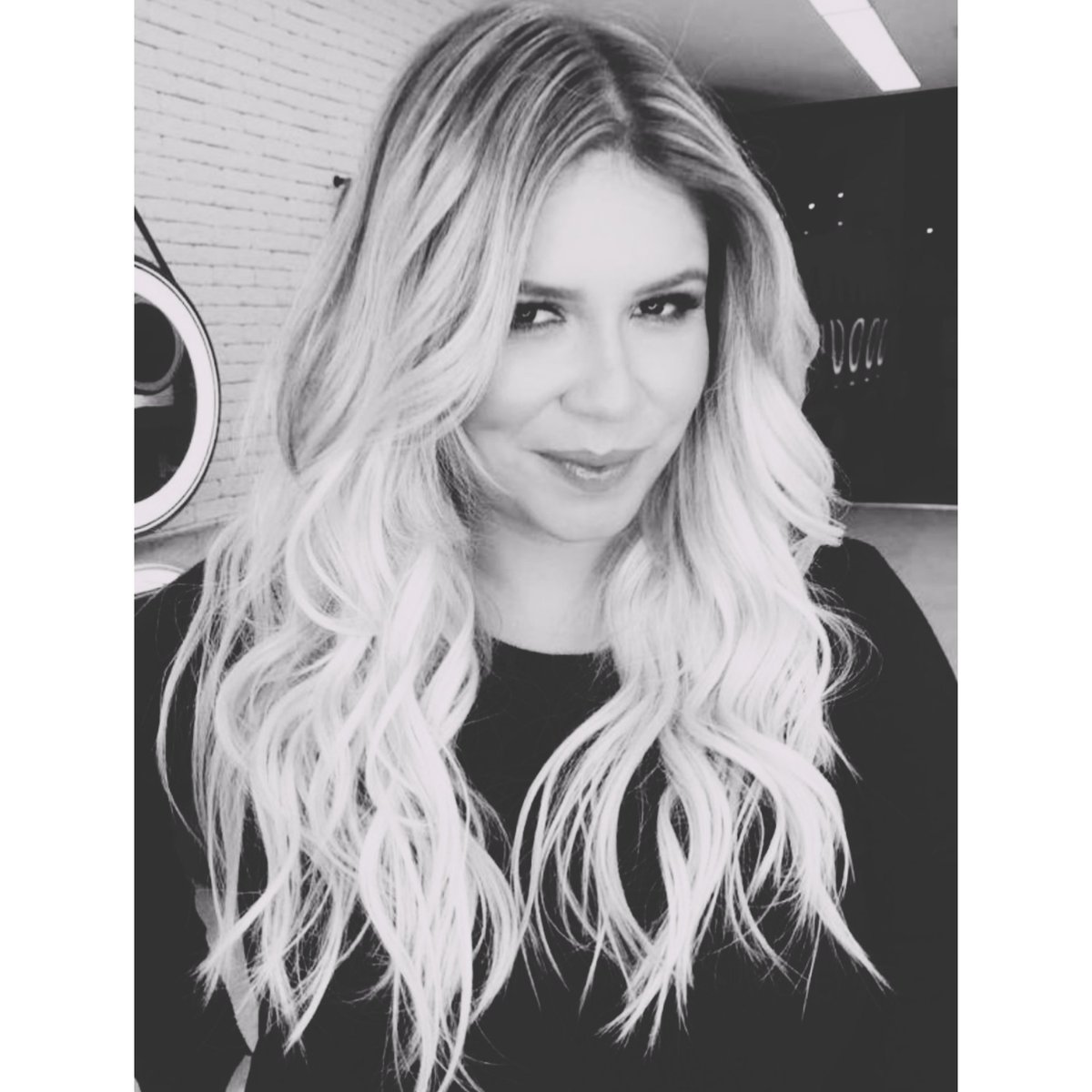 LearcaAcrostico's tweet photo. MARÍLIA:
Morreu
Acidentalmente
Reconhecido
Ídolo!
Lamentável e
Impossível
Acreditar
#MariliaMendonca https://t.co/bfZ1MLeYpO