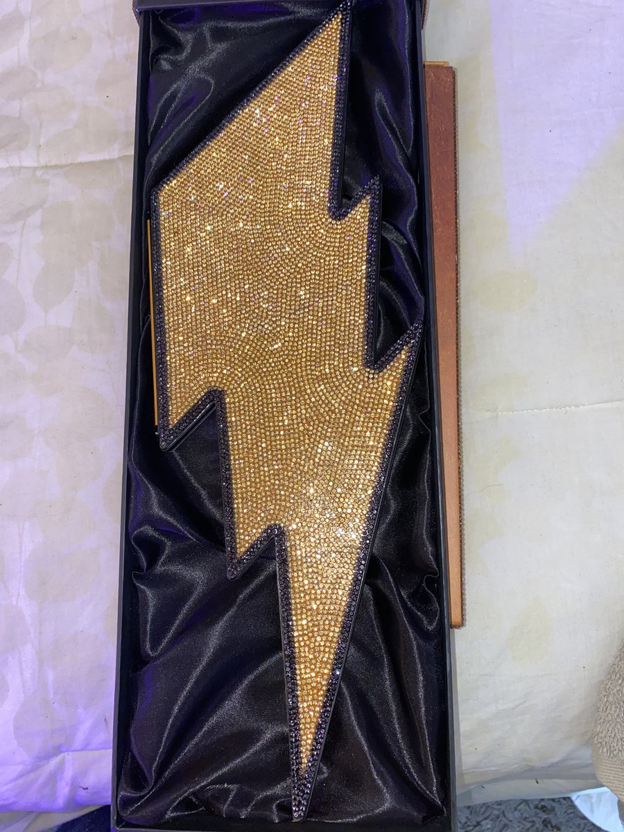 PariahLin's tweet photo. Y’all look at this packaging!!! Never seen anything like it ! 

Shop @_WatchMeSparkle now ! 
Use Code “HISPARIAH” for money off 

https://t.co/3tu2YdhASl https://t.co/vl6G9orEKU