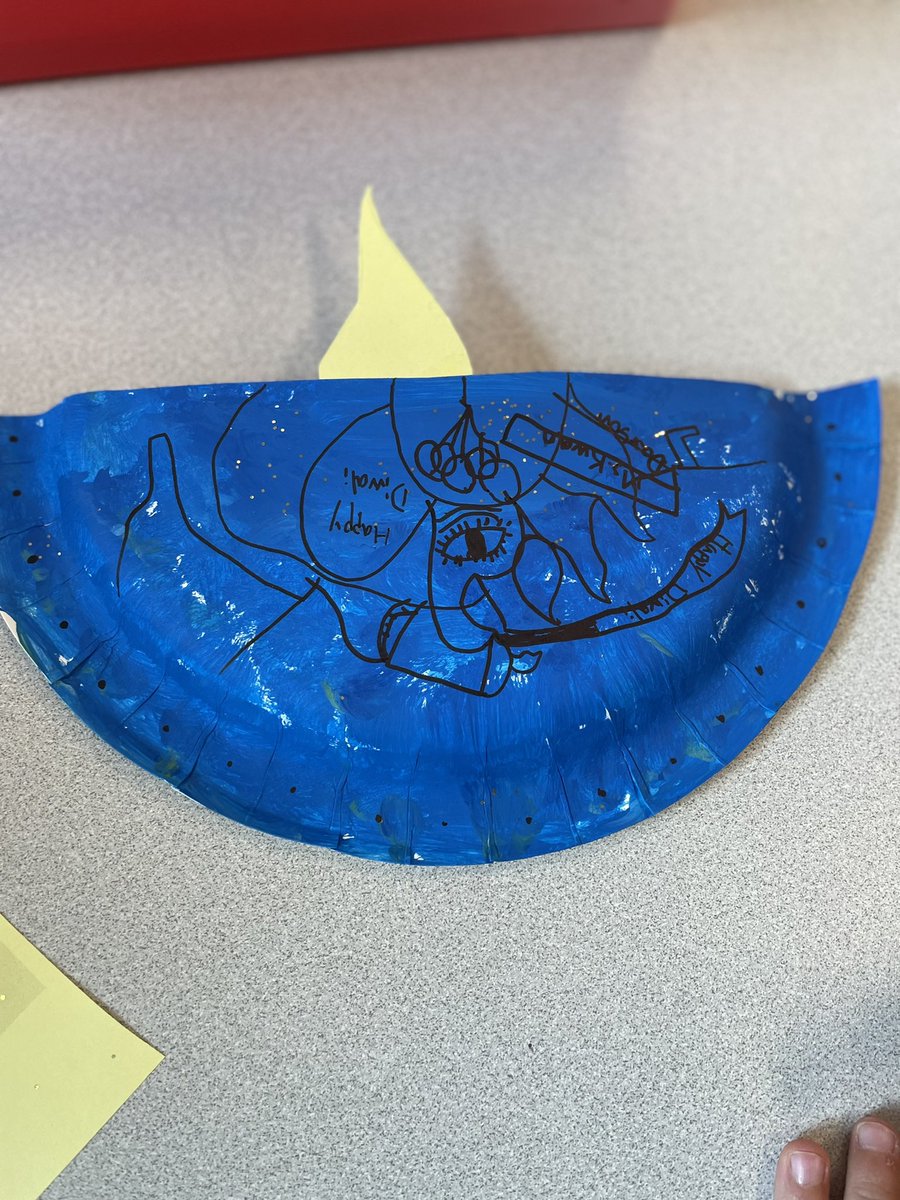 HJM_Sanchez's tweet photo. Diwali art and 1st grade class charter. A happy Friday at Clyde Hill! @TheBSD405 https://t.co/vO0vpnoRu8