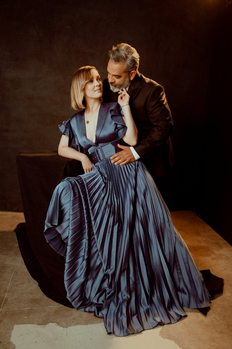 Jesse and I are so grateful for all of the love and support we’ve received! Don’t forget, you can enter to win a personalized autographed photo of <a href="/JesseLMadera/">Jesse Lynn Madera</a> and I; all you have to do is stream “¡Hola Papi!” Link below!

gleam.io/fPCVn/win-an-a…