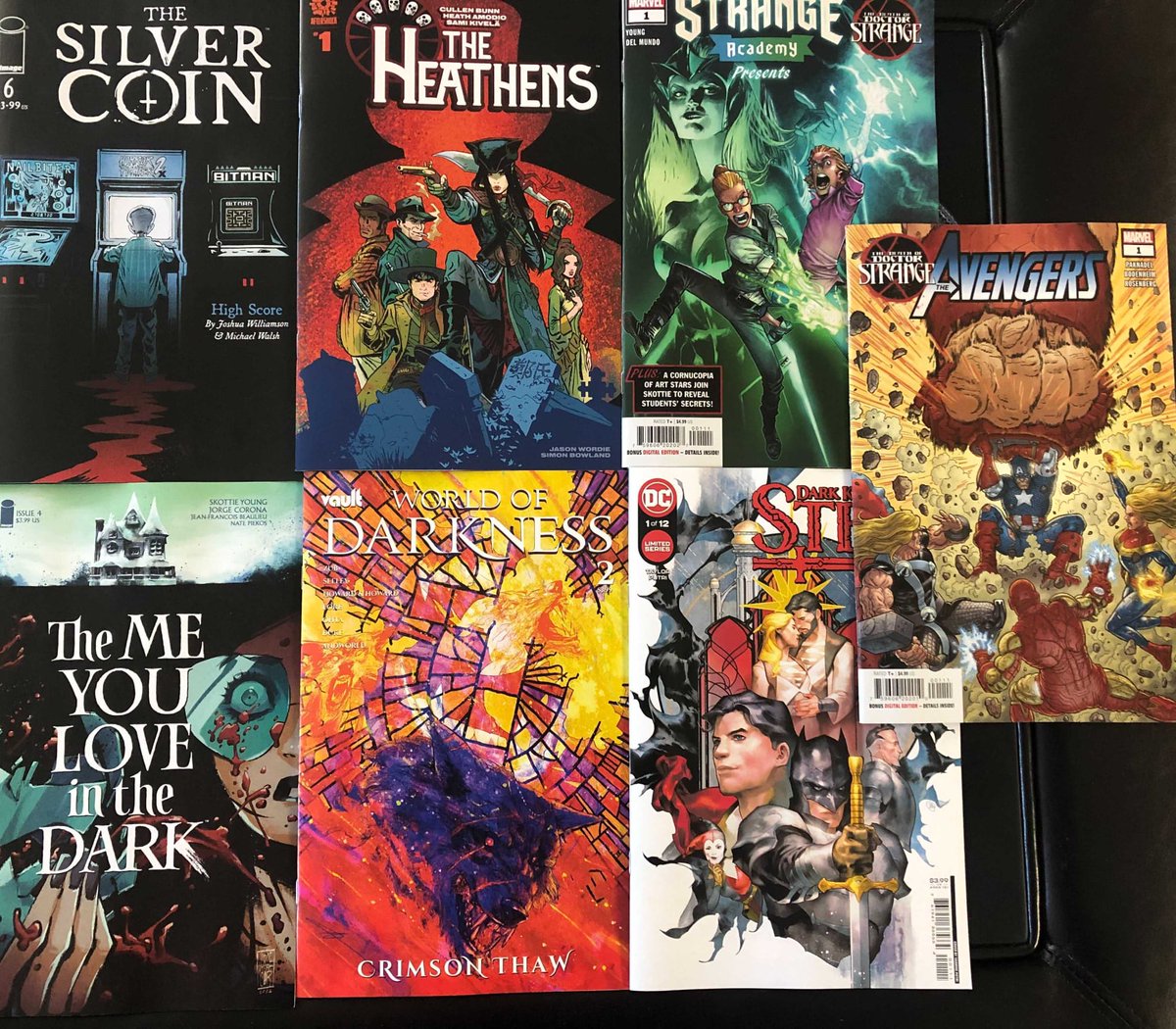 thecomicshaul's tweet photo. We're headed into the weekend- that means it's time to catch up on comics! Here are just a few of the books in my stack for this week- what did you pick up? -A #NCBD #DarkKnightsOfSteel #DeathOfDoctorStrange https://t.co/ZjJ9ZNCyPJ