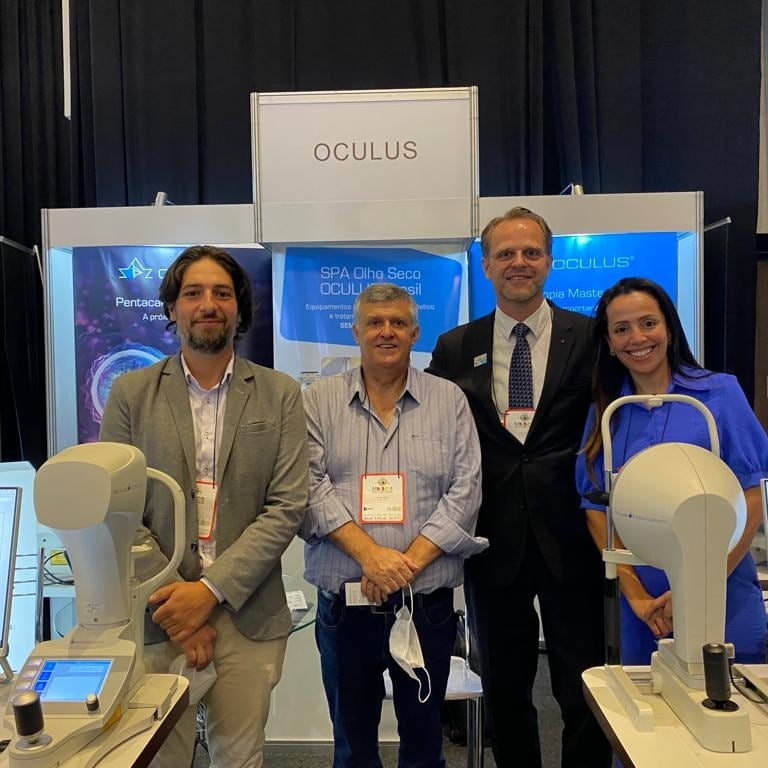 BrasilOculus's tweet photo. Visita ilustre do Presidente do BOS, Sérgio Gabriel no stand da OCULUS durante o Sinbos, que aproveitou o momento e verificou a retina com o RETeval - O único dispositivo portátil de avaliação funcional e objetiva da retina.
#retina #oftalmologia #neuroftalmologia #reteval https://t.co/0aEmlqJ8bp