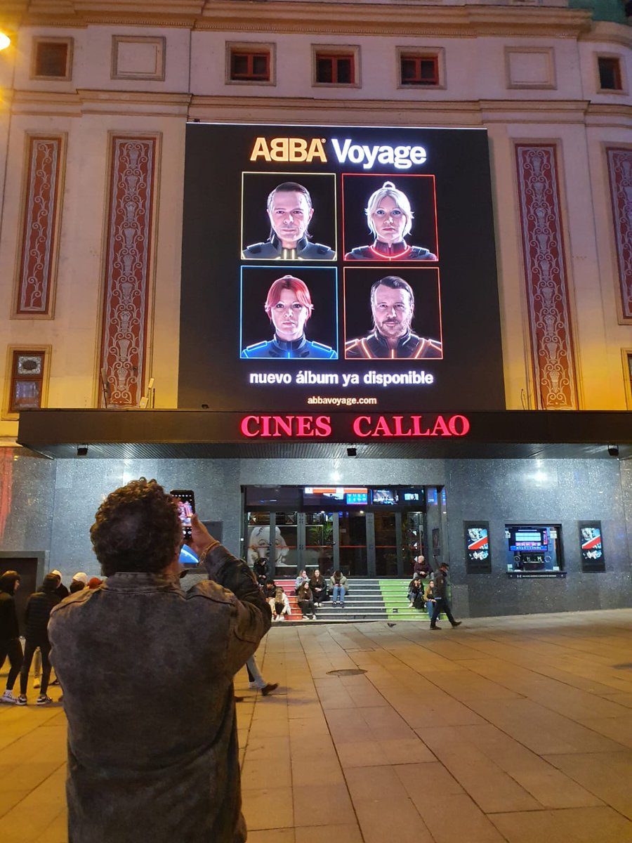 manuel19621119's tweet photo. Hoy viernes 5 de noviembre de 2021 se publica el álbum "Voyage" el proyecto musical con el que Abba regresa y su anuncio se puede ver en varios sitios de la capital como en los cines Callao en la Gran Vía Madrileña..
#ABBAVoyage
#ABBA
#Universal
#polarmusic
#AbbaIsBack https://t.co/iB8xuljdy7