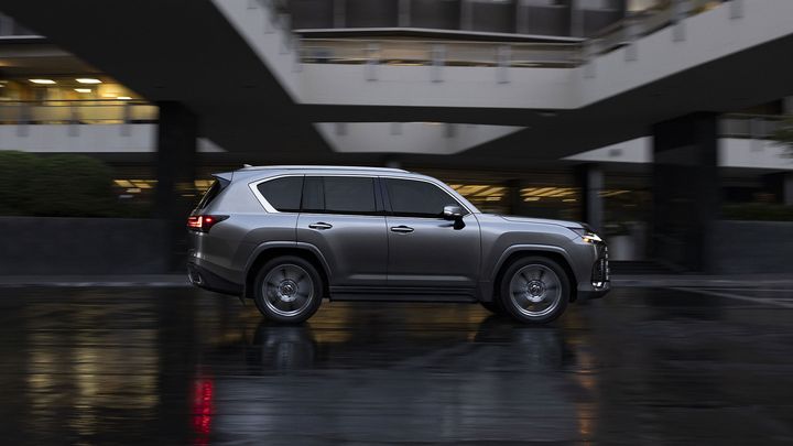 PutnamLexus's tweet photo. Make no compromises with the reimagined 2022 #LexusLX. Luxury, style and performance wherever you go. #ExperienceAmazing Learn more about the all-new LX: https://t.co/SL8pBOdBnW https://t.co/NDuqpuaCm4
