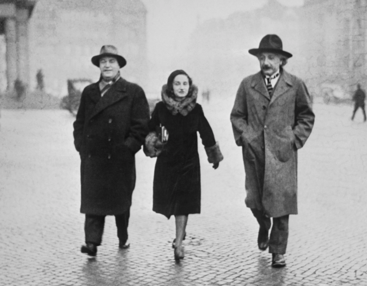 AlbertEinstein's tweet photo. Walking into the weekend. https://t.co/5isVU1cqIa