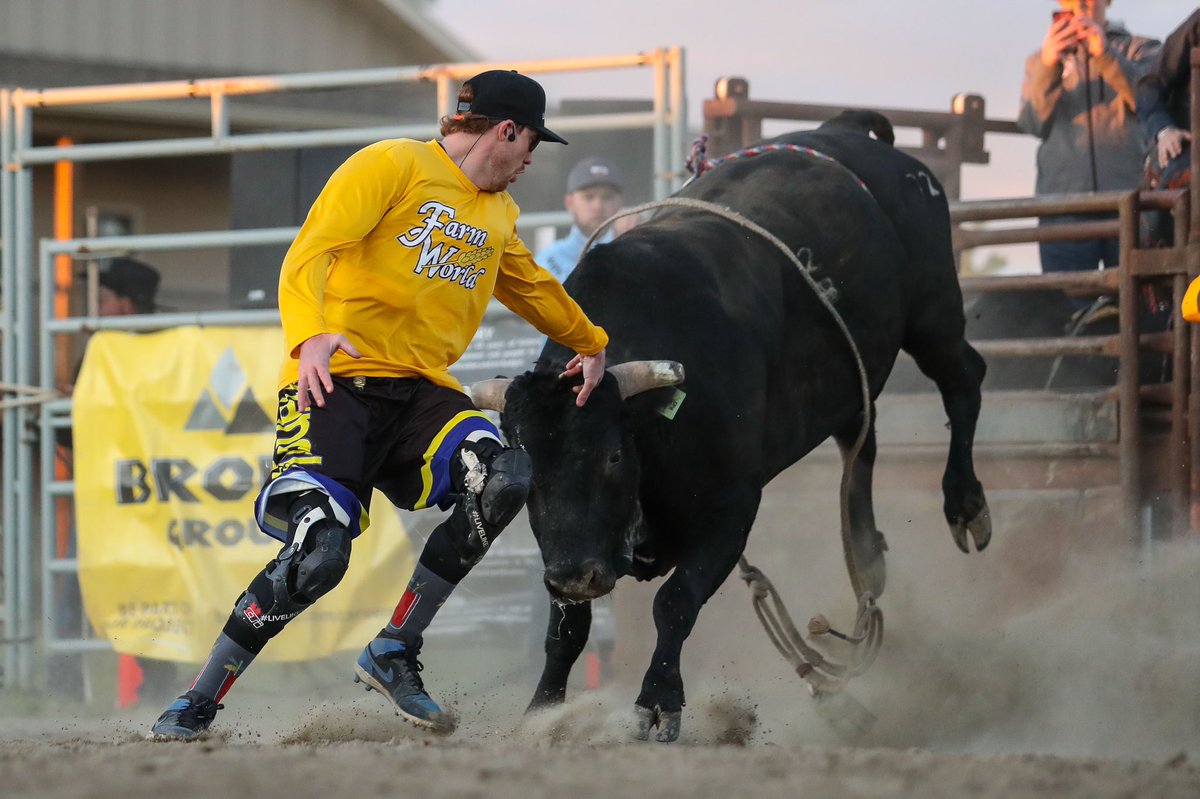 TannerByrne's tweet photo. Game time in Yorkton SK for the @PBRCanada touring pro event tonight and tomorrow night🤘 .
•
@Wrangler #longlivecowboys #livelikety #maxpower #flyinlowe #pbr #pbrcanada #nfp 📸 by @covymoore https://t.co/Q3ulS86IQF