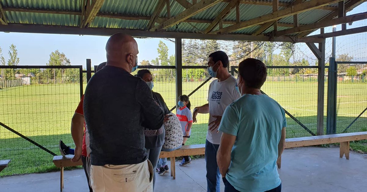 Crosasmaule's tweet photo. Compartiendo con los vecinos de #Teno conociendo realidades y necesidades de ellos.
Vote 152 #CarlosRosas #ATodasPorElMaule https://t.co/Ct3GeOnE78