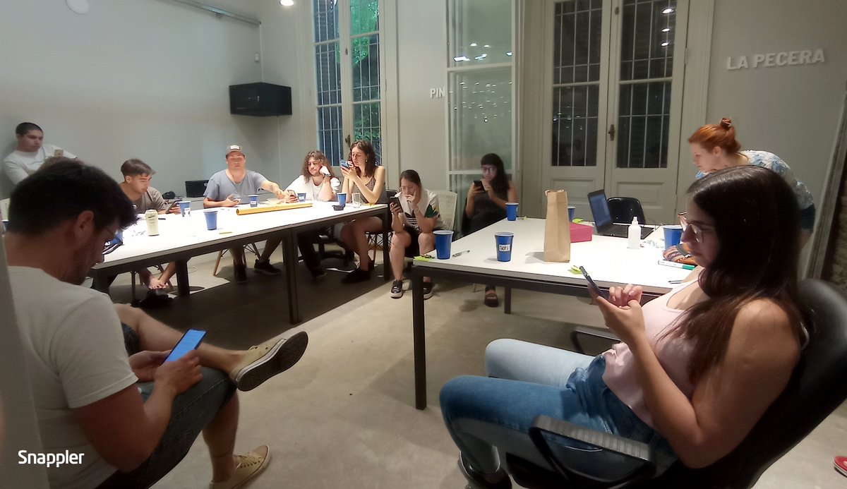 Momento Beerstorming: estamos craneando nuestro #digitalproduct  ¿Cuál creen que puede ser? 🤔💎 
#tech #datascience #software