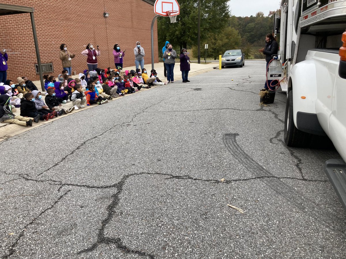 stemstars1's tweet photo. We were so excited to see The Mobile Dairy today!!! #georgiagrown https://t.co/crUb6LRm9w
